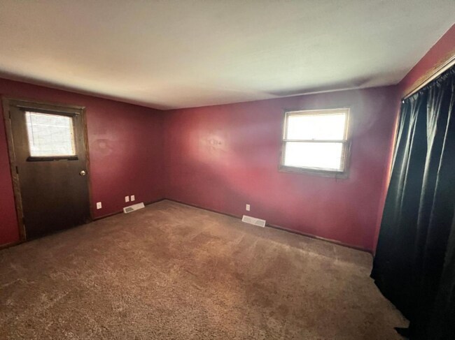 Building Photo - 3431 E Grange Ave