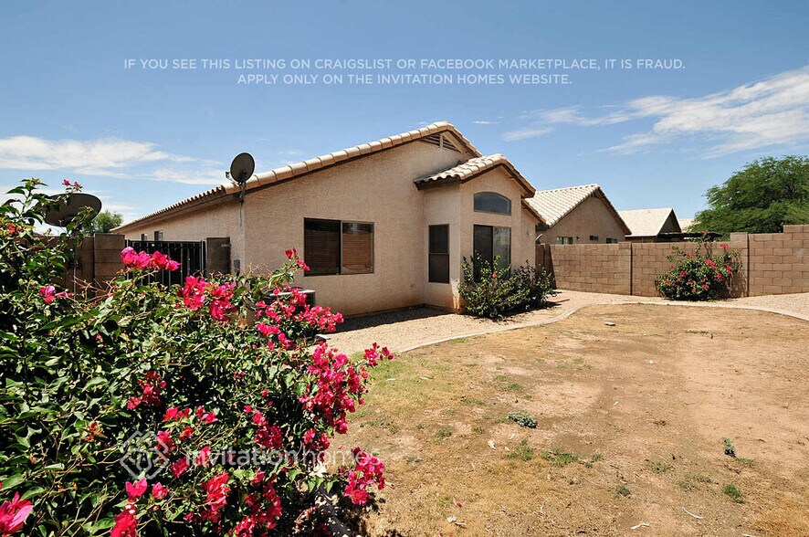 Building Photo - 15912 W Smokey Dr
