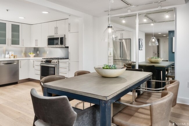 Building Photo - 200 Brannan St