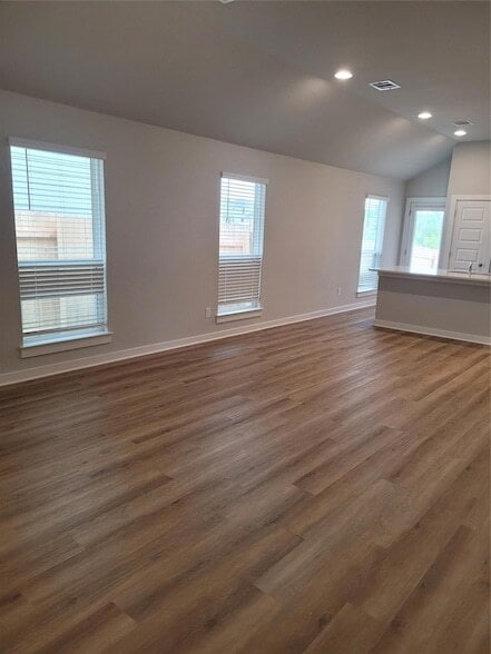 Building Photo - 121 Tall Grass Dr