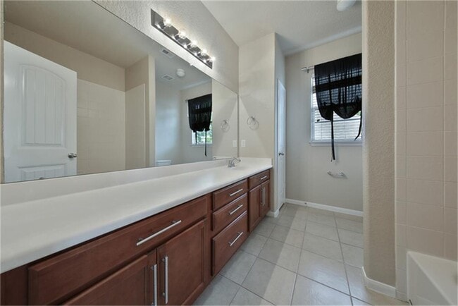 Building Photo - 139 Sweet Leaf Grove Ln