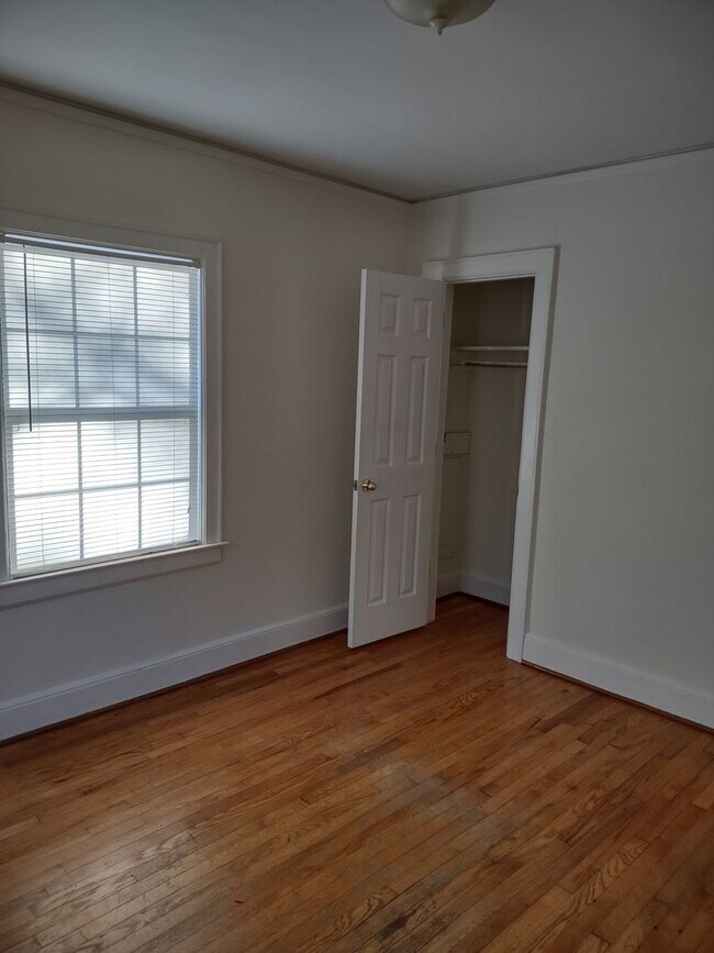 Building Photo - 605 S Waccamaw Ave