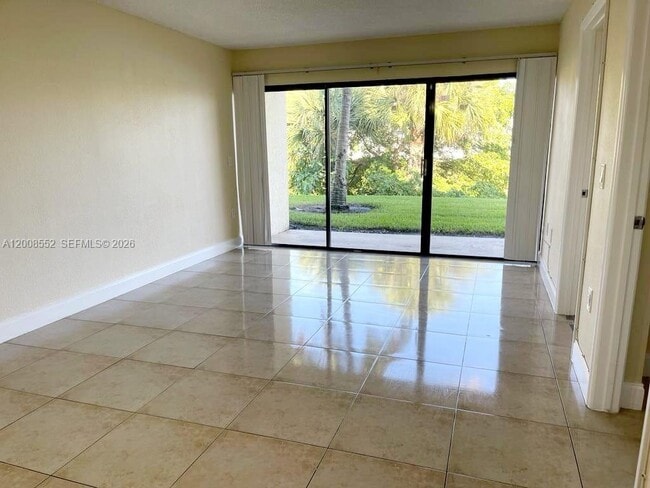 Building Photo - 1522 Lake Crystal Dr