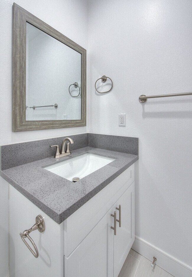 Building Photo - 11726 Hamlin St