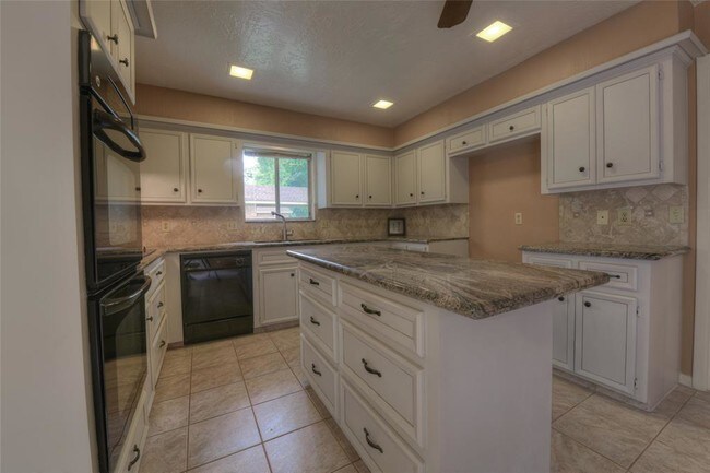 Building Photo - 5319 Windy Lake Dr