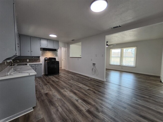 Building Photo - 558 Harrison Ln