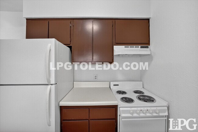 Building Photo - 1230 Bedford Woods Dr