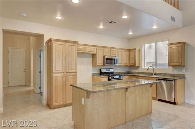 Building Photo - Gorgeous Southern Highlands 3 bedroom + loft and office with a sparkling pool!