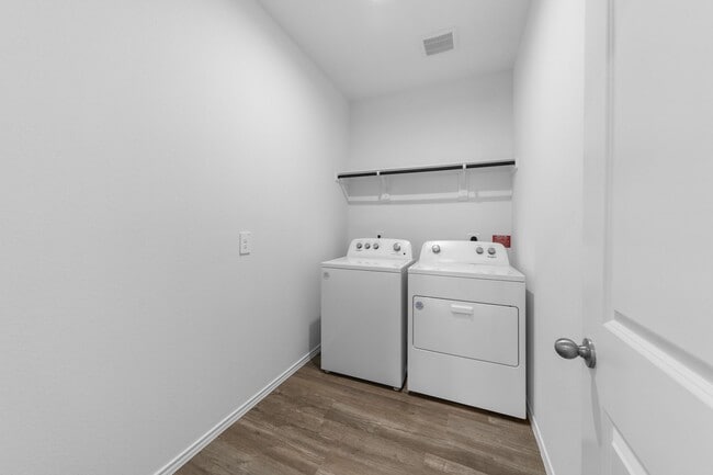 Building Photo - 16727 Hemlock Frst Ln