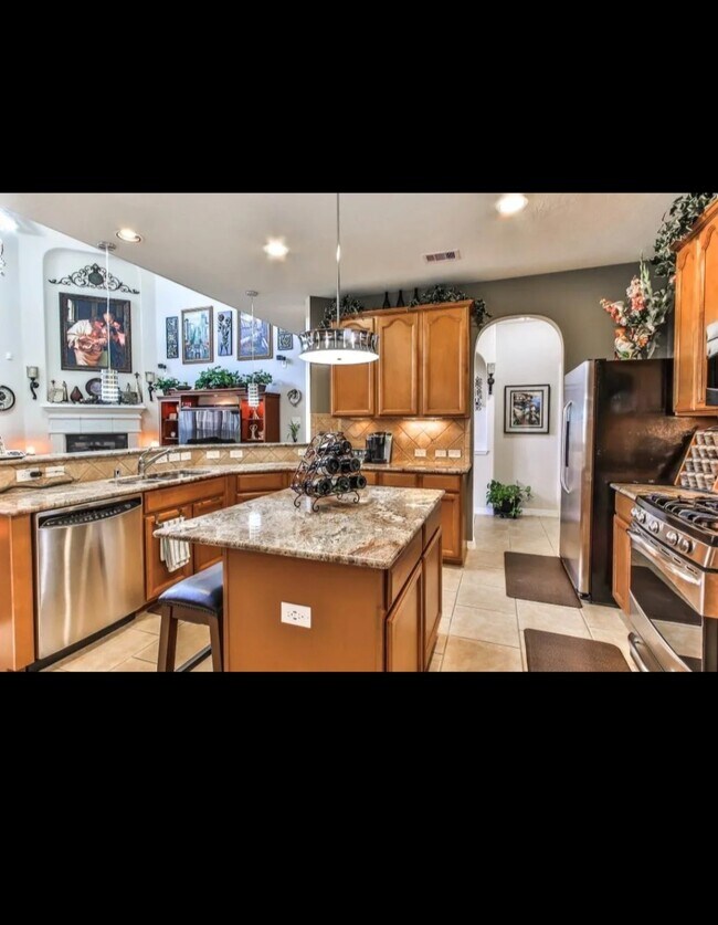 Building Photo - 24526 Avellino Ct