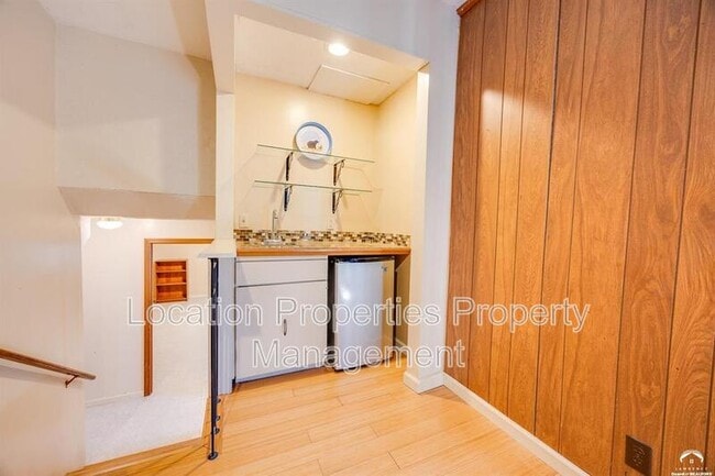 Building Photo - 3421 W 10th Pl