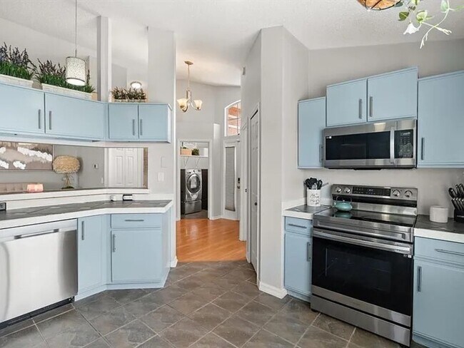 Building Photo - 3114 Dellcrest Pl