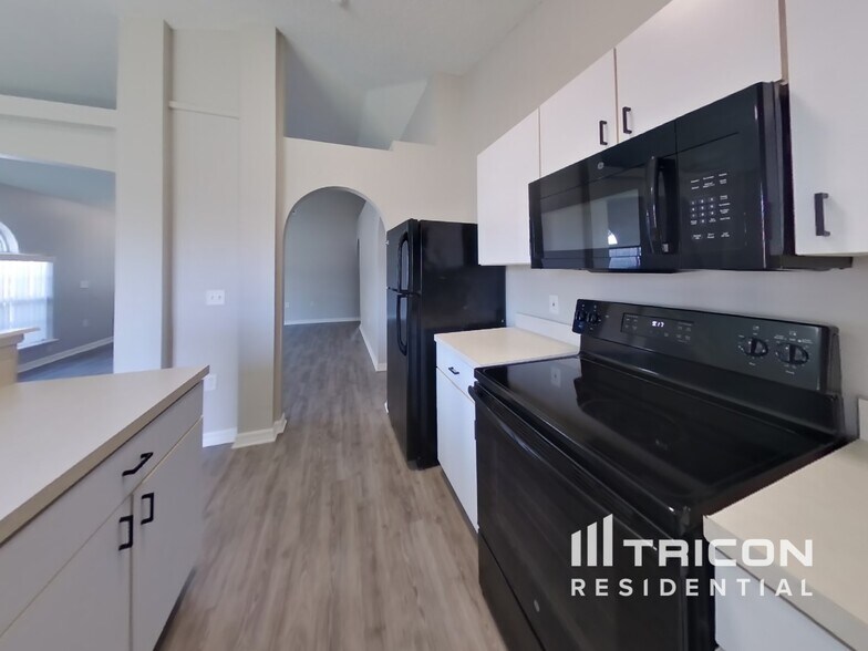 Building Photo - 7312 Lawn Tennis Ln