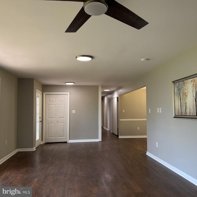 Building Photo - 7697 Hedgesville Rd