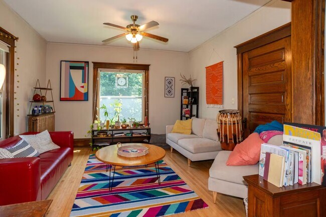 Primary Photo - 3216 15th Ave S