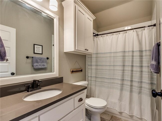 Building Photo - Beautiful 3 bedroom 2 bathroom home in Mon...