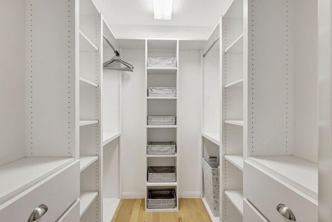 Building Photo - 11361 SW Pembroke Dr