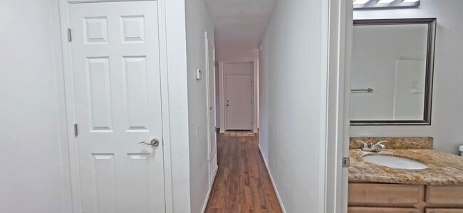 Building Photo - 508 Woodside Oaks