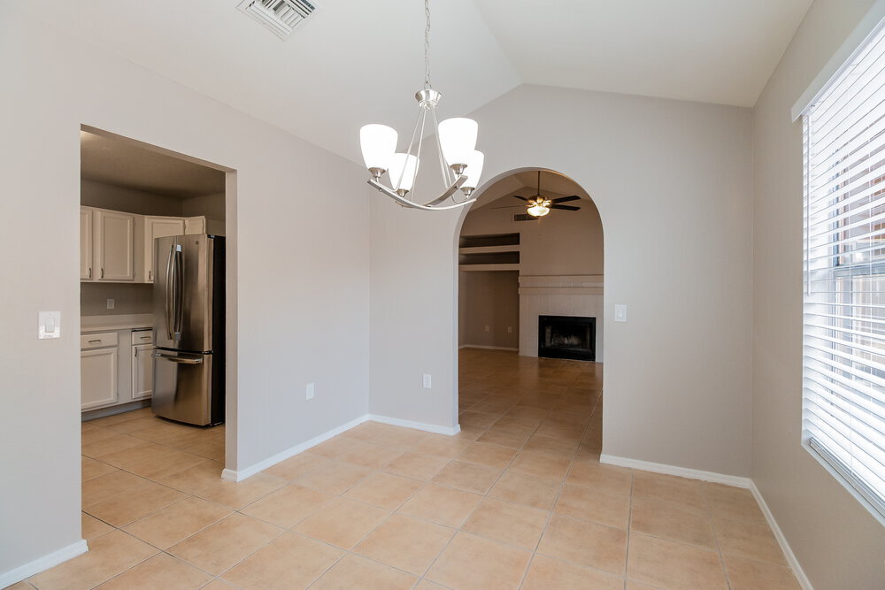 Building Photo - 7848 W Fleetwood Ln