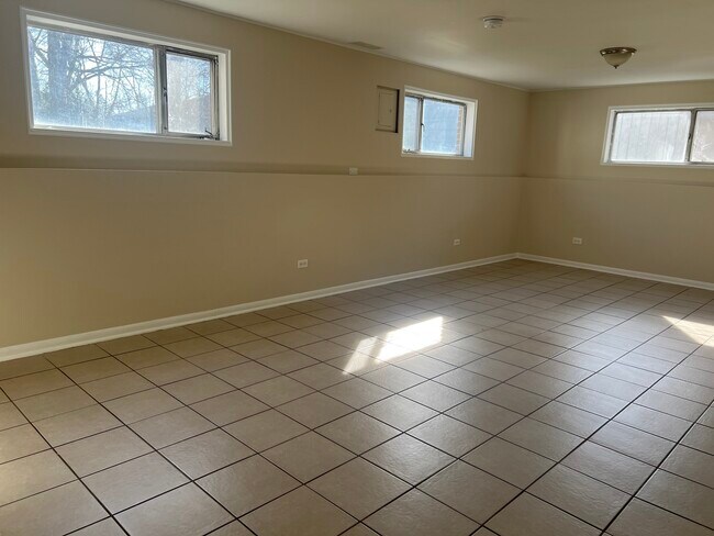 Building Photo - 319 Gentry St