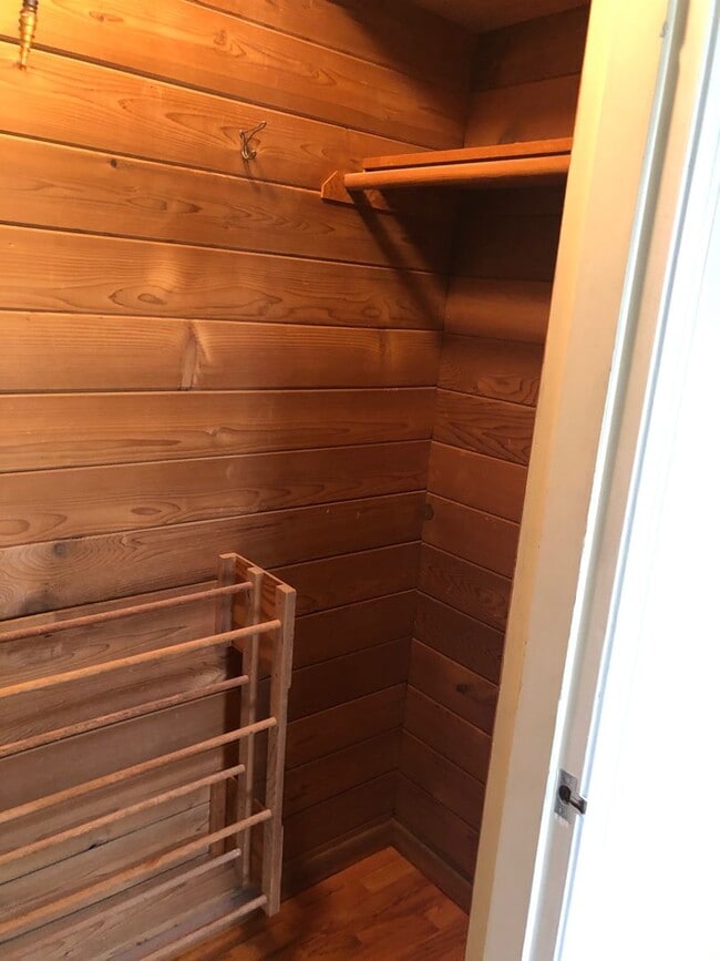 Building Photo - Home in Bremerton.