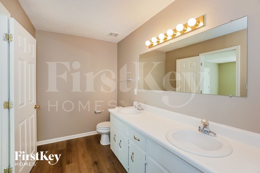 Building Photo - 1237 Archwood Dr
