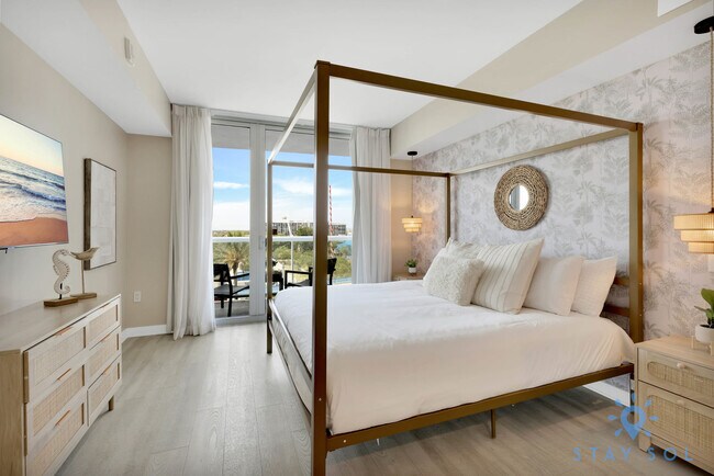 Building Photo - 2602 E Hallandale Beach Blvd