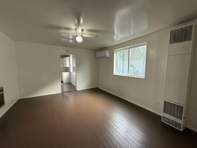 Building Photo - 328 SE Lane Ave