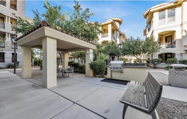 Building Photo - 7291 N Scottsdale Rd