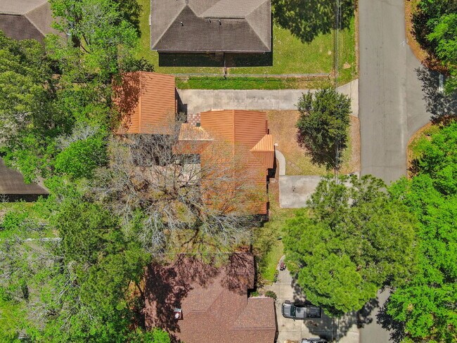 Building Photo - Enjoy comfortable, low-maintenance living in this updated, pet-friendly, carpet-free 3-bedroom ho...