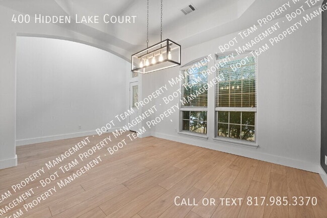 Building Photo - 400 Hidden Lake Ct