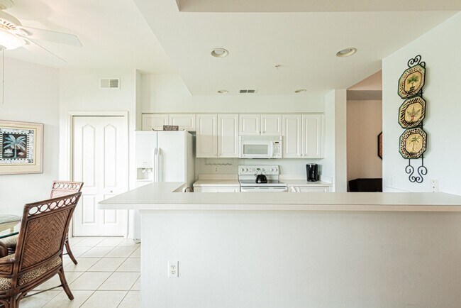 Building Photo - ?? Seasonal Golf Getaway with Stunning Vie...