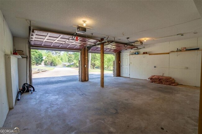 Building Photo - 1540 Magnolia Pl