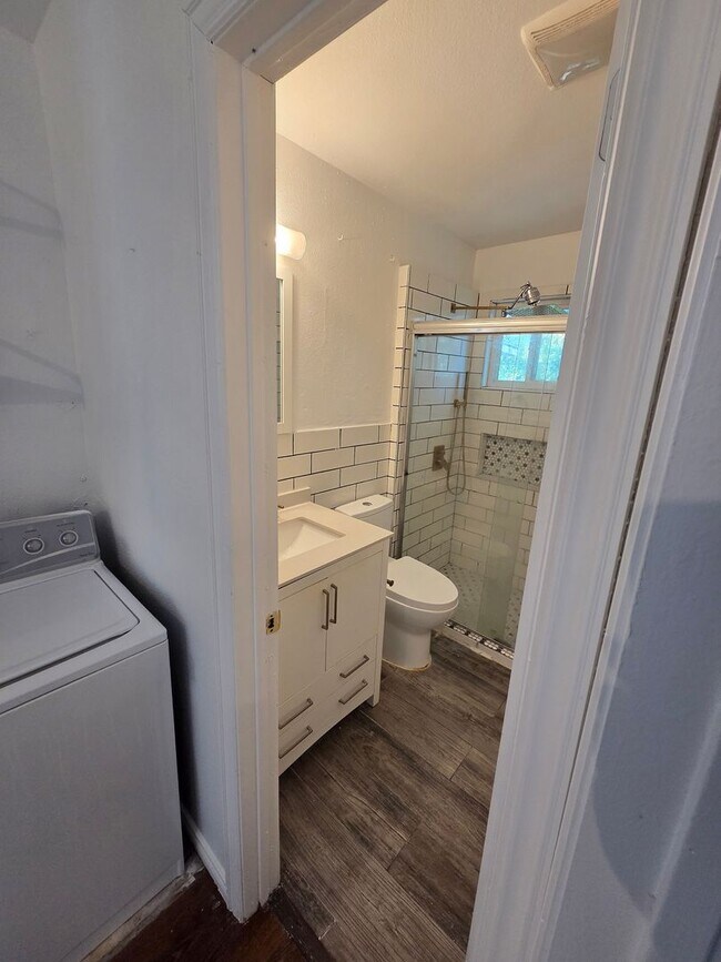 Building Photo - Nice 3 bedroom 1 bath for rent