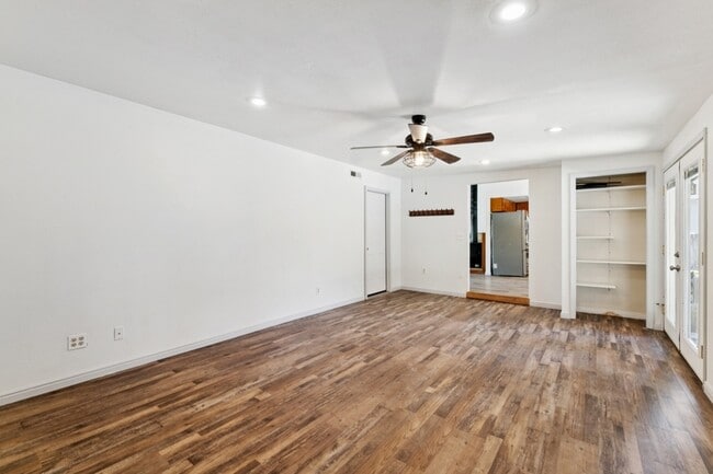 Building Photo - 5591 N Marlboro Ave