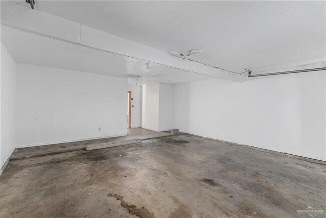 Building Photo - 18 E Samano St