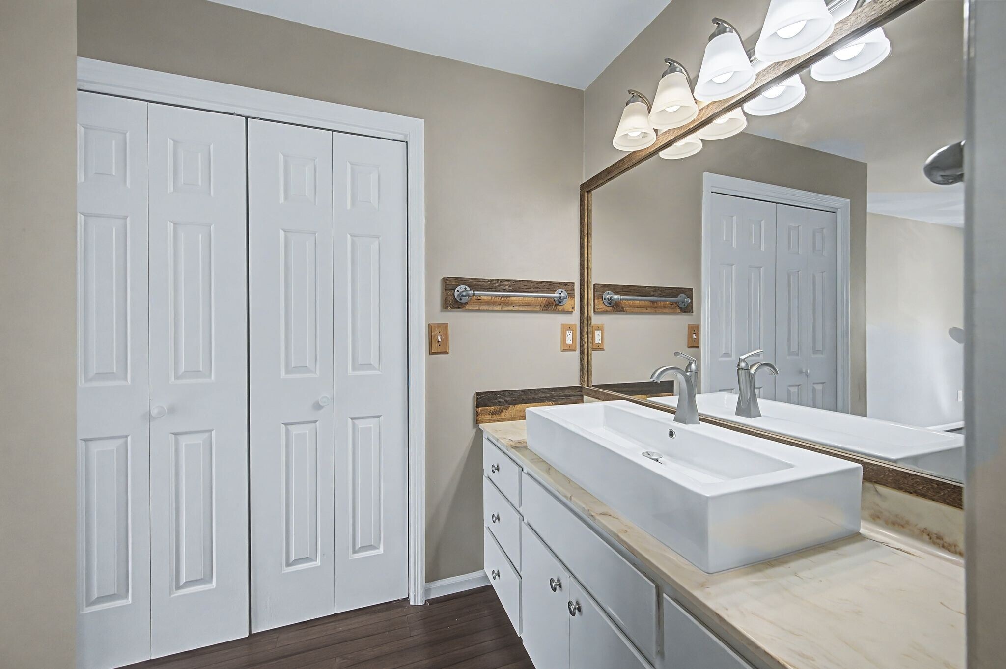 Building Photo - 265 Hillsboro Pl