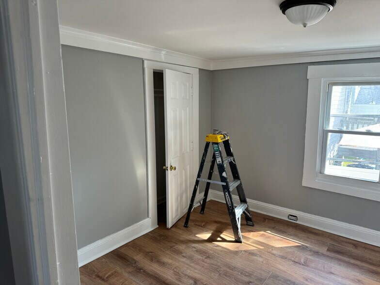 Building Photo - 359 Henry St