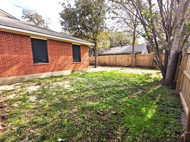 Building Photo - 2126 Hidden Hollow Cir