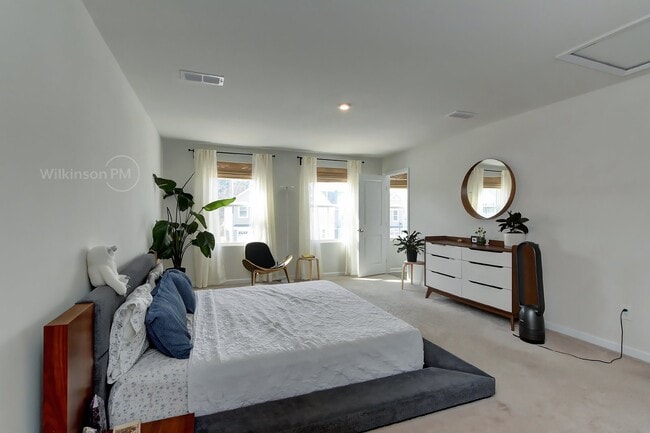Building Photo - Stunning 4BD/2.5BTH 2-Story Single Family ...