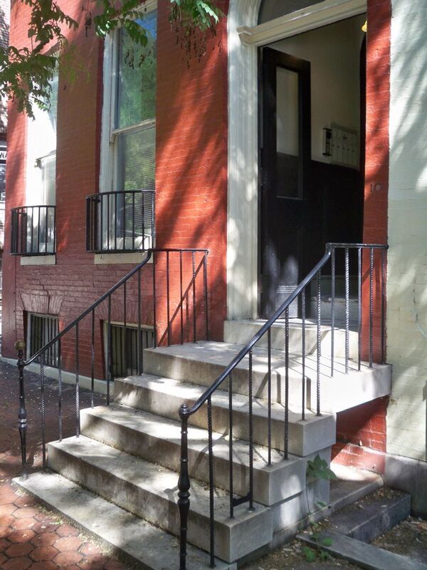 Building Photo - 10 E Read St