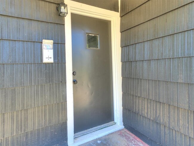 Building Photo - 3220 NE 14th Pl