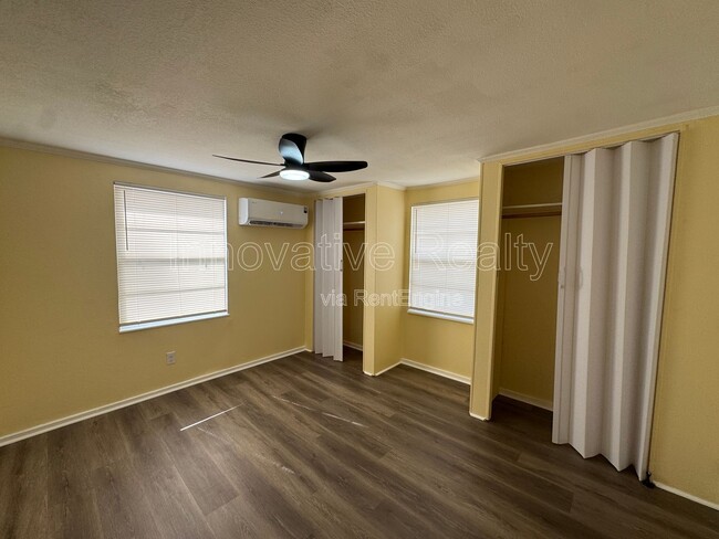 Building Photo - 205 Fern Dr