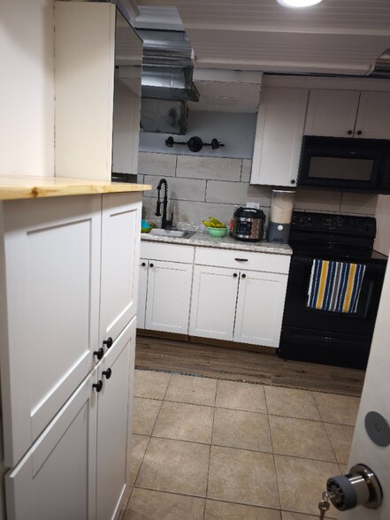 Building Photo - 1062 W 300 N