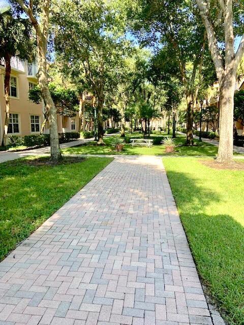 Building Photo - 1150 Town Center Dr