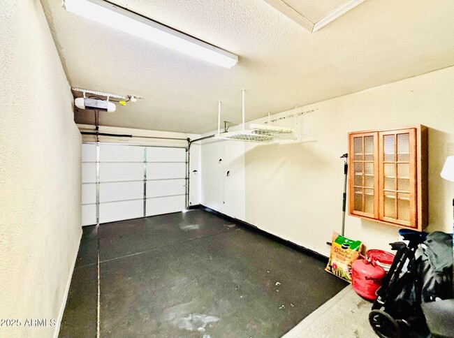 Building Photo - 11311 W Lawrence Ln