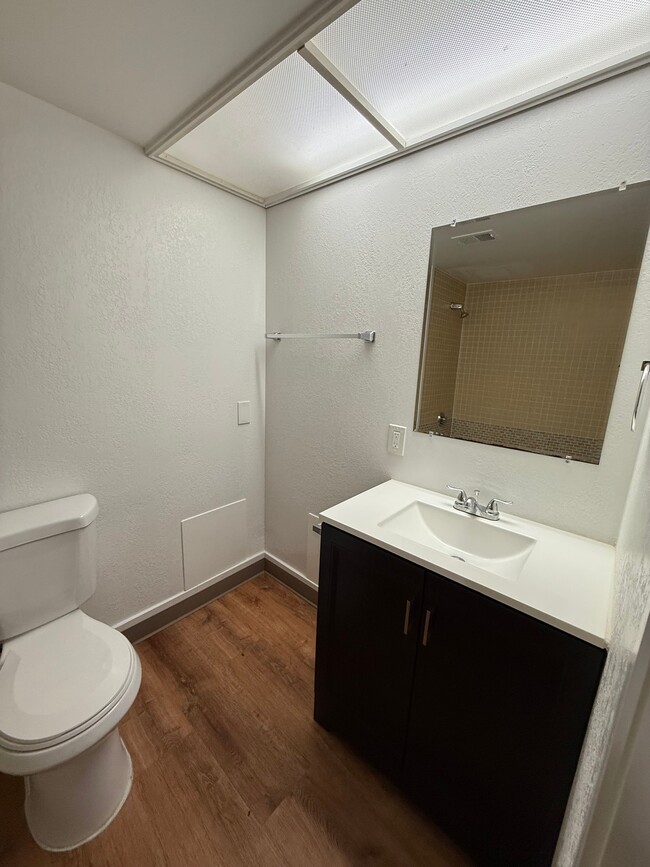 Building Photo - 400 Hualani St
