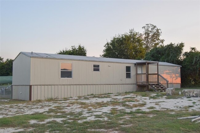 Primary Photo - 900 Phillip Ln