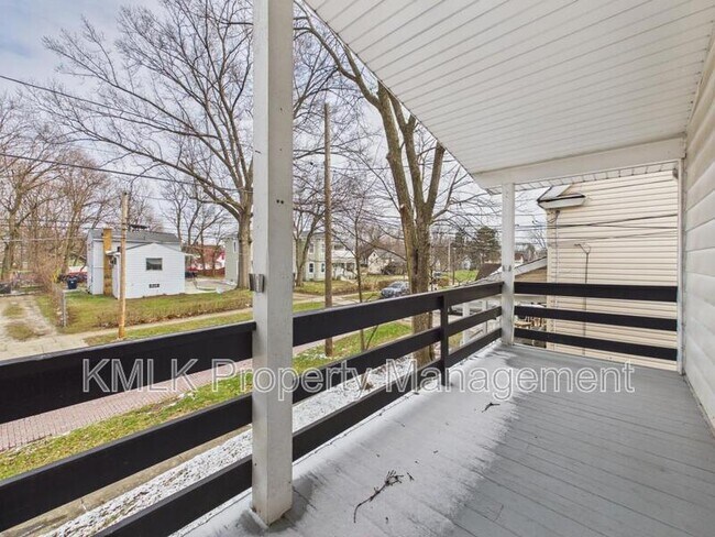 Building Photo - 22 W York St