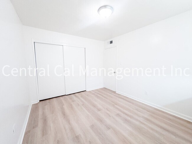 Building Photo - 611 Wilson Ave